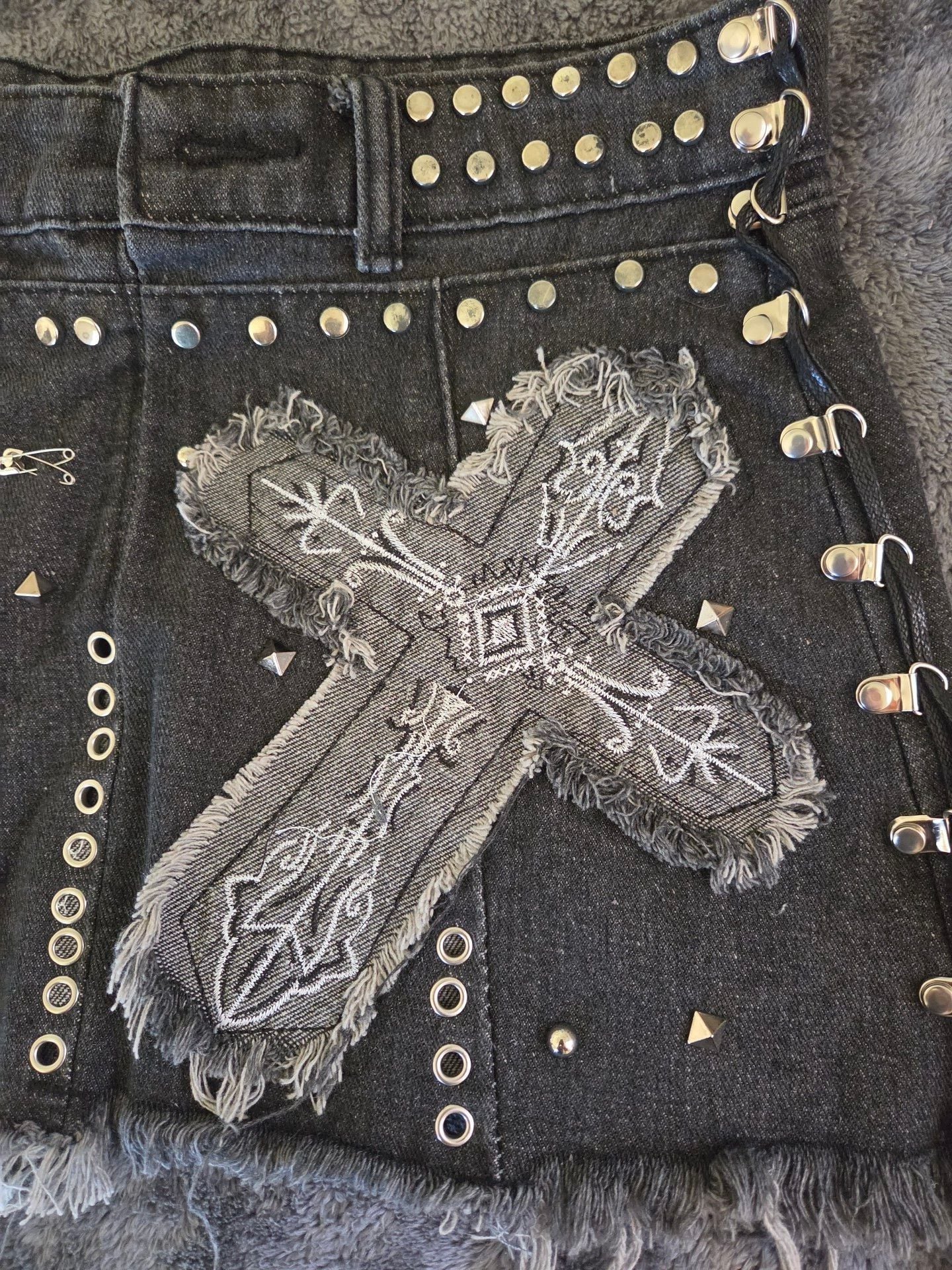Y2K punk rock Black Denim Studded Cross Mini Skirt 3