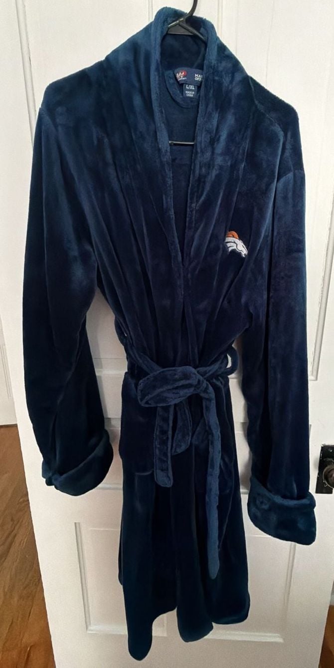 The Northwest Company Denver Broncos Plush Bathrobe Size L/XL 2