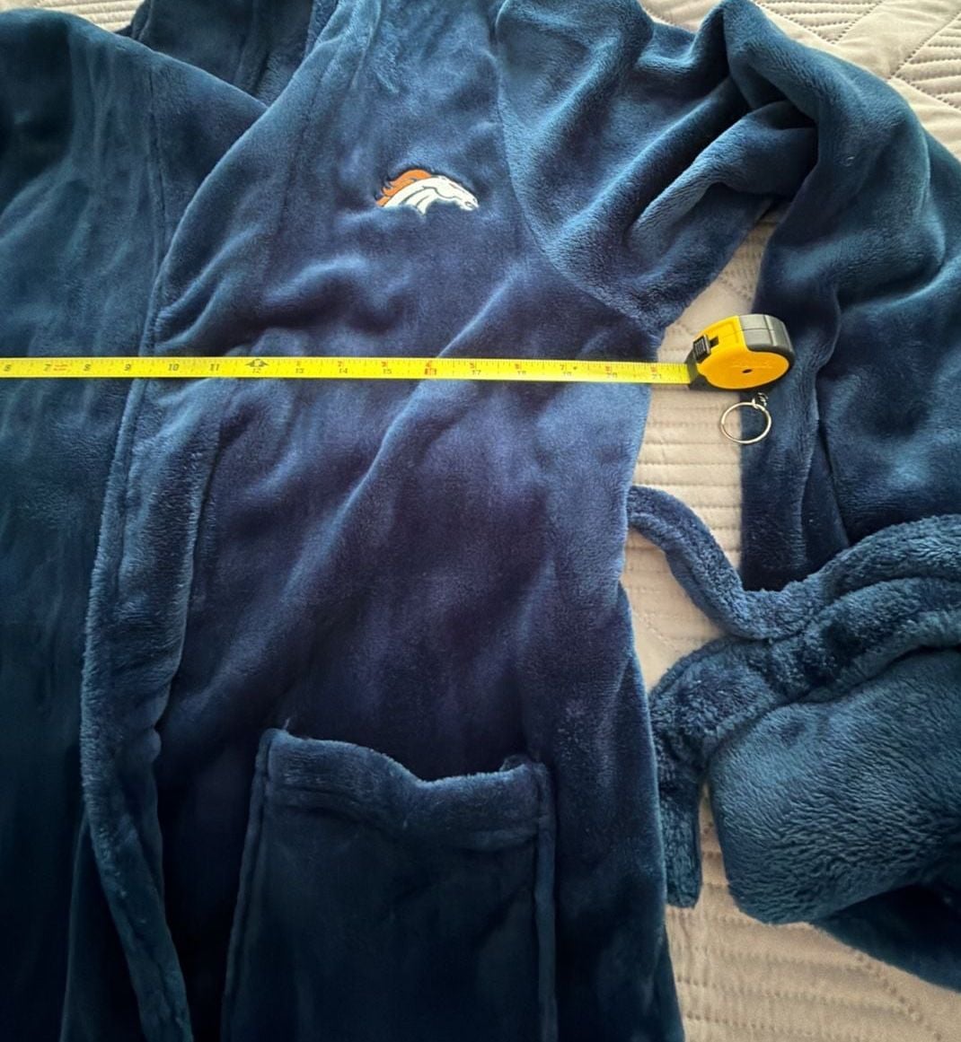 The Northwest Company Denver Broncos Plush Bathrobe Size L/XL 7
