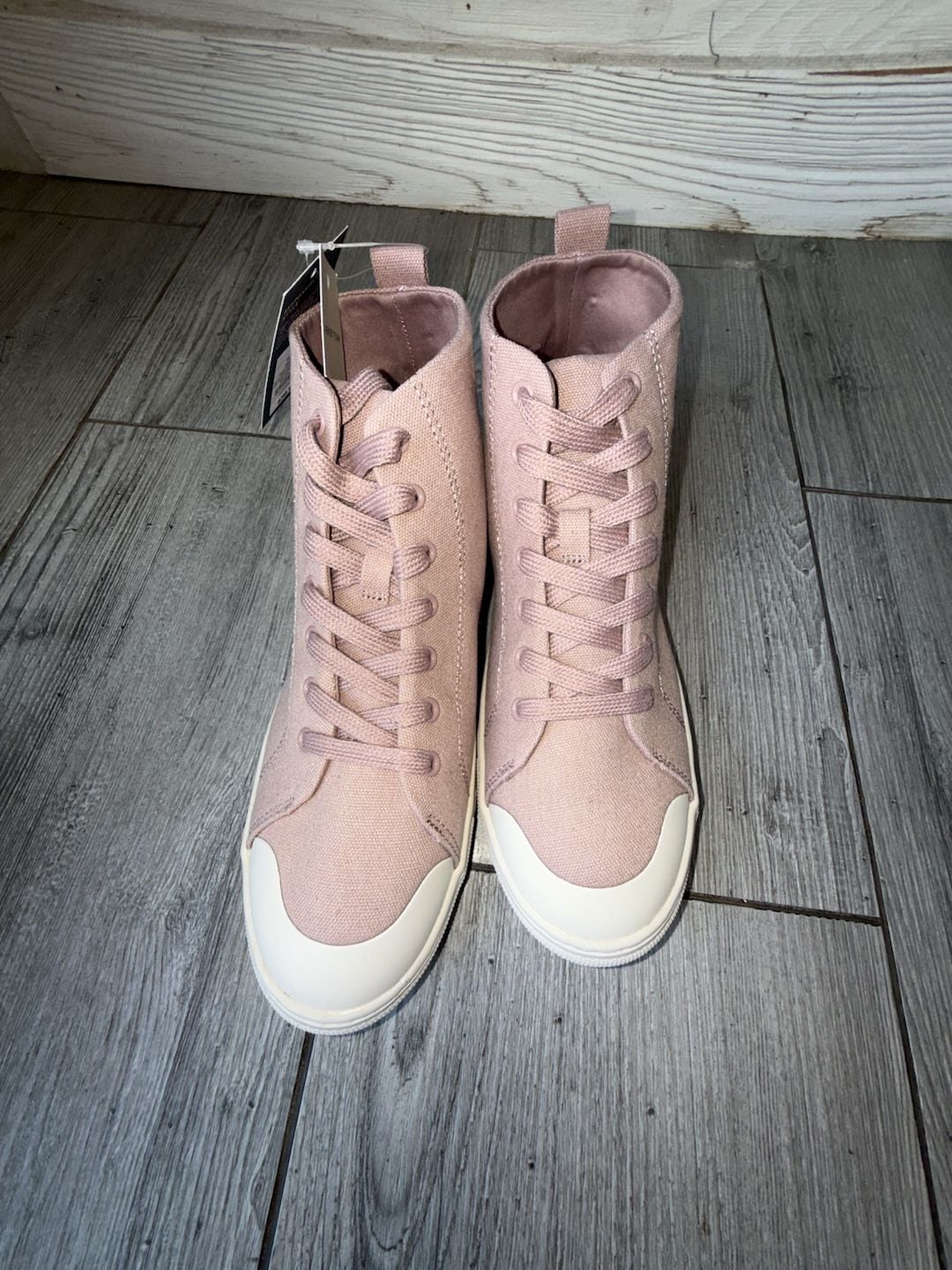 Universal Thread Women's Mauve High Top Sneakers Size 8 3