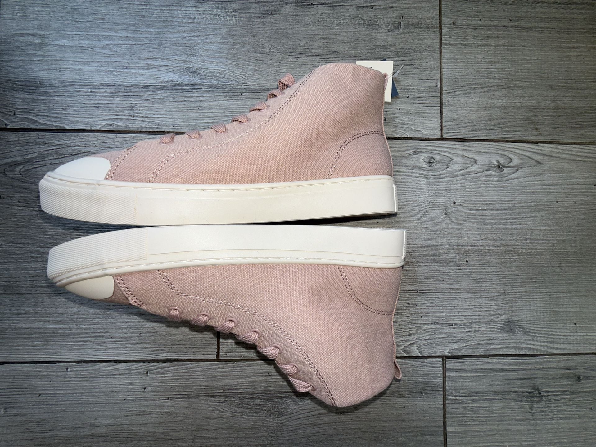 Universal Thread Women's Mauve High Top Sneakers Size 8 5