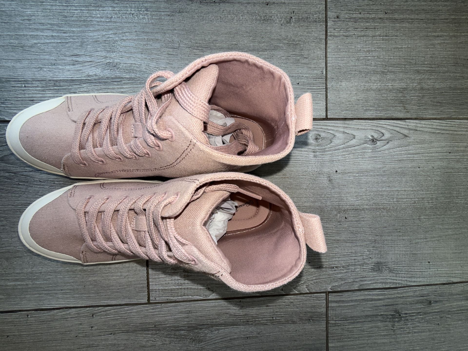 Universal Thread Women's Mauve High Top Sneakers Size 8 7