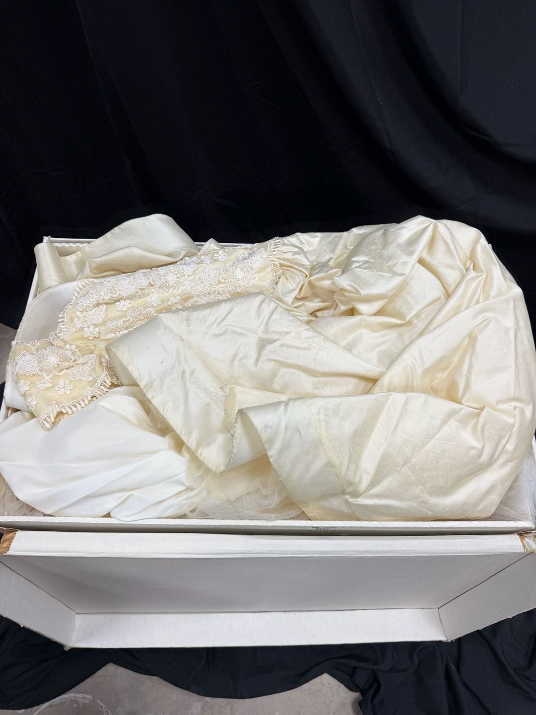 Jim Hjelm A Private Collection Silk Lace Wedding Gown Size 8 5