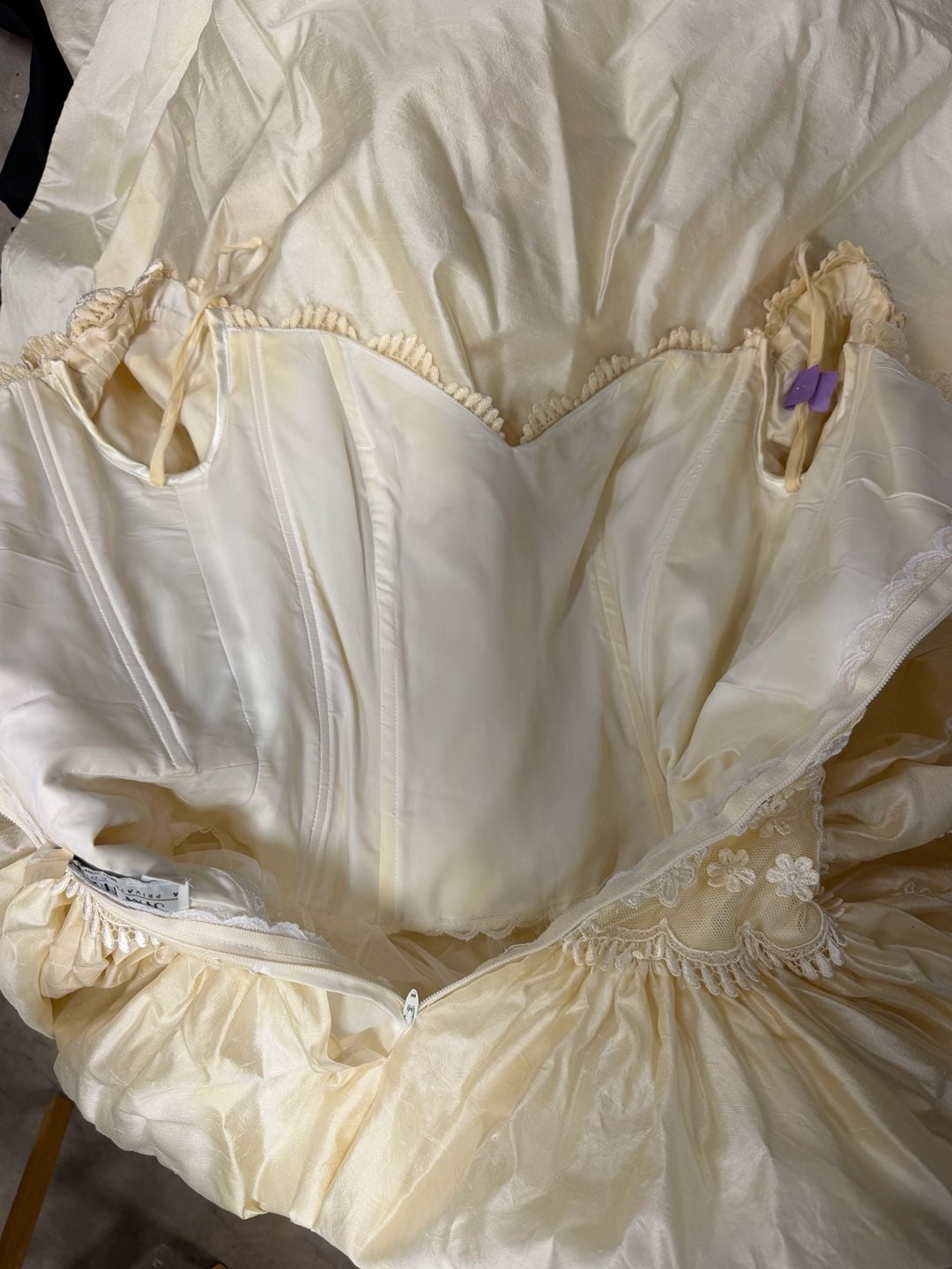 Jim Hjelm A Private Collection Silk Lace Wedding Gown Size 8 9