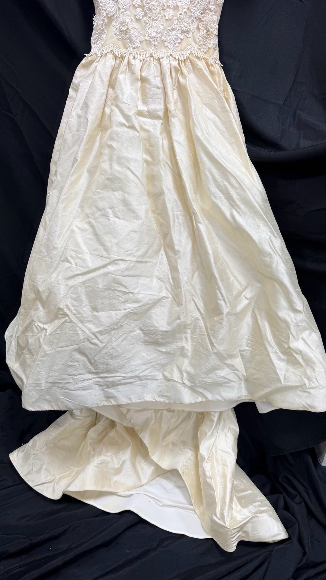 Jim Hjelm A Private Collection Silk Lace Wedding Gown Size 8 12