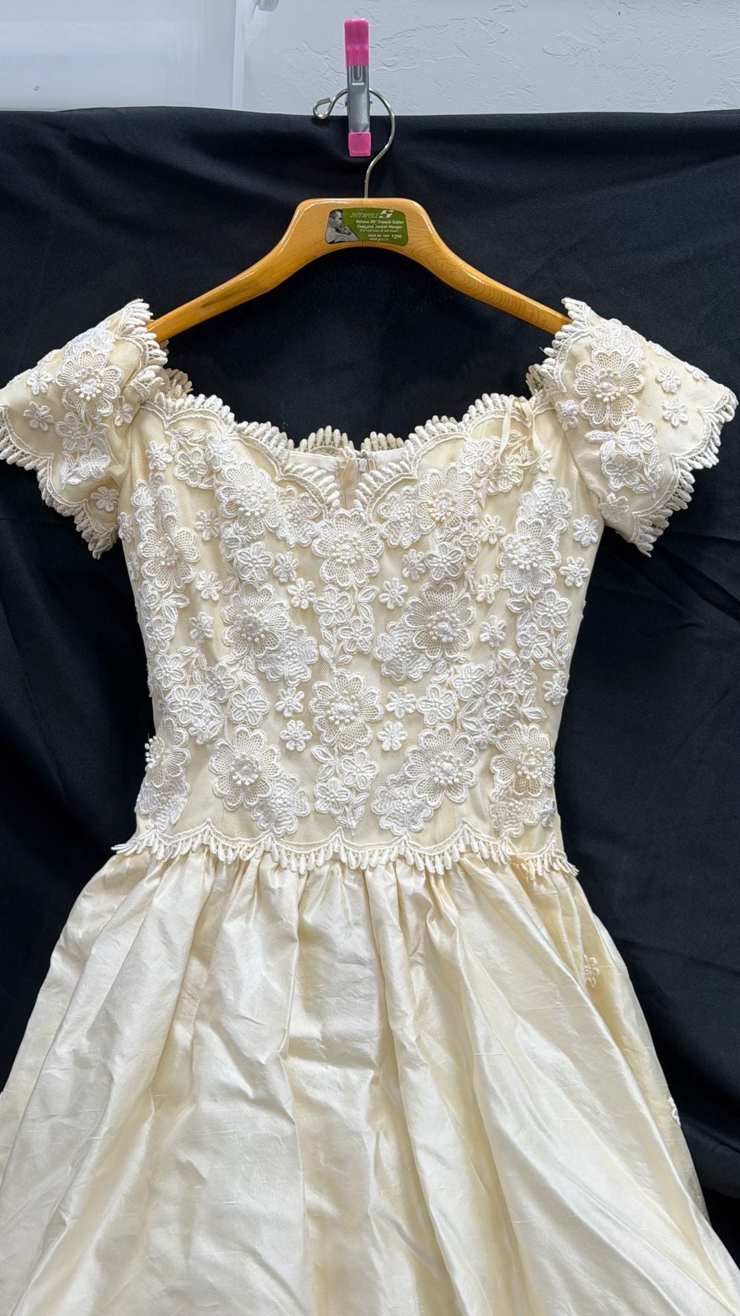 Jim Hjelm A Private Collection Silk Lace Wedding Gown Size 8 13