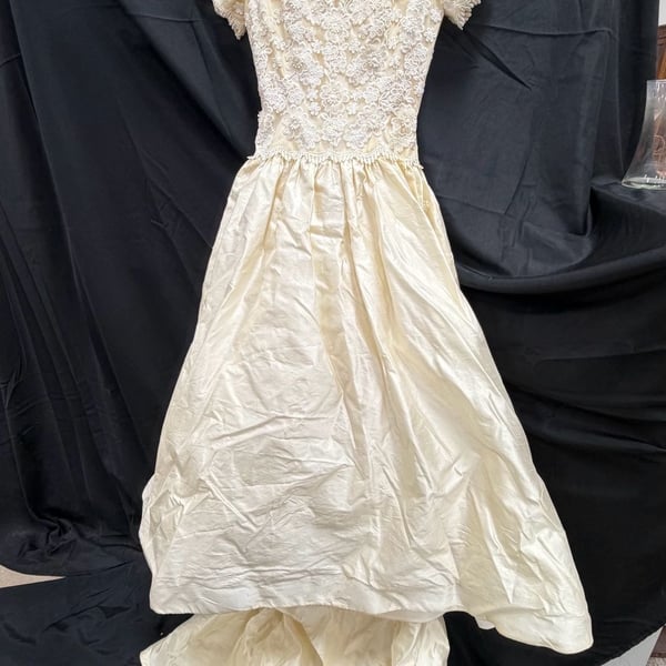 Jim Hjelm A Private Collection Silk Lace Wedding Gown Size 8