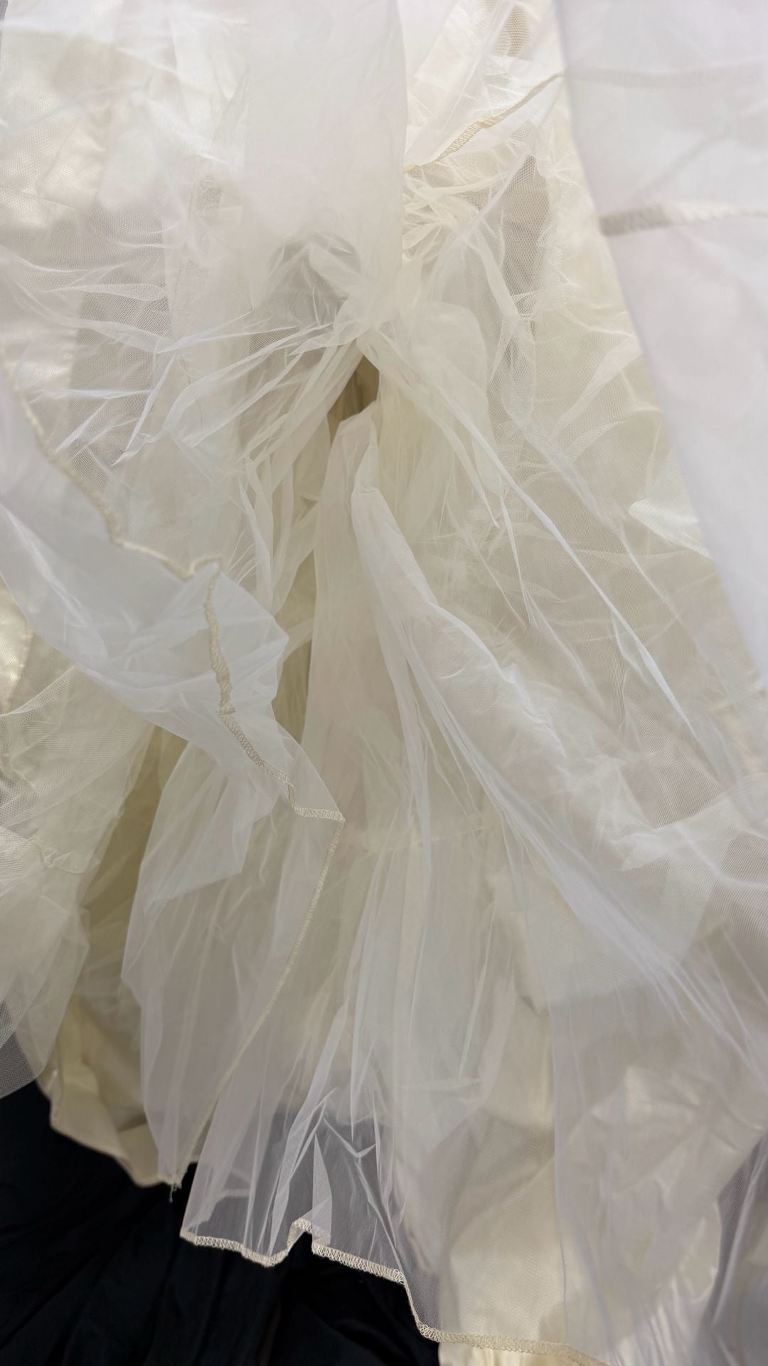 Jim Hjelm A Private Collection Silk Lace Wedding Gown Size 8 24