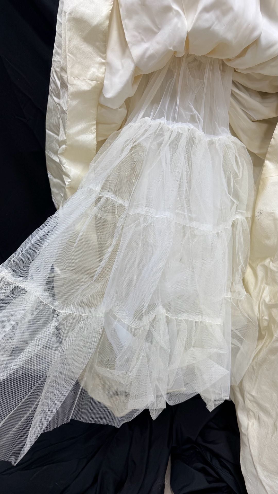 Jim Hjelm A Private Collection Silk Lace Wedding Gown Size 8 25