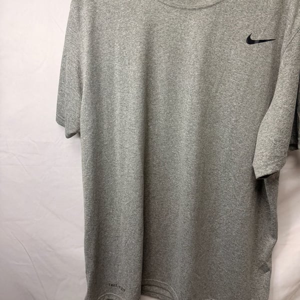 Nike The Nike Tee Dri-FIT Gray Athletic T-Shirt Size XL