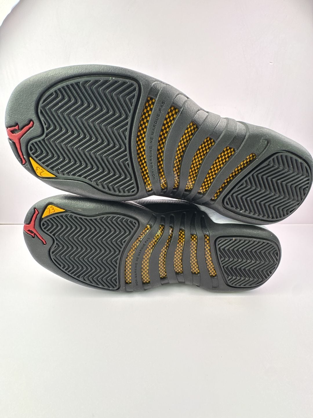 Jordan 12 Retro GS White / Black Taxi – size 3.5Y 7