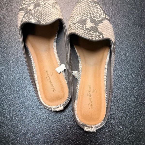 Universal Thread Women's Size 7.5 Snakeskin Print Pointed Toe Mules