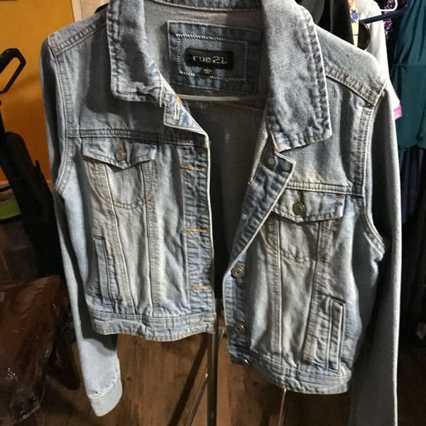 rue21 Light Wash Denim Jean Jacket