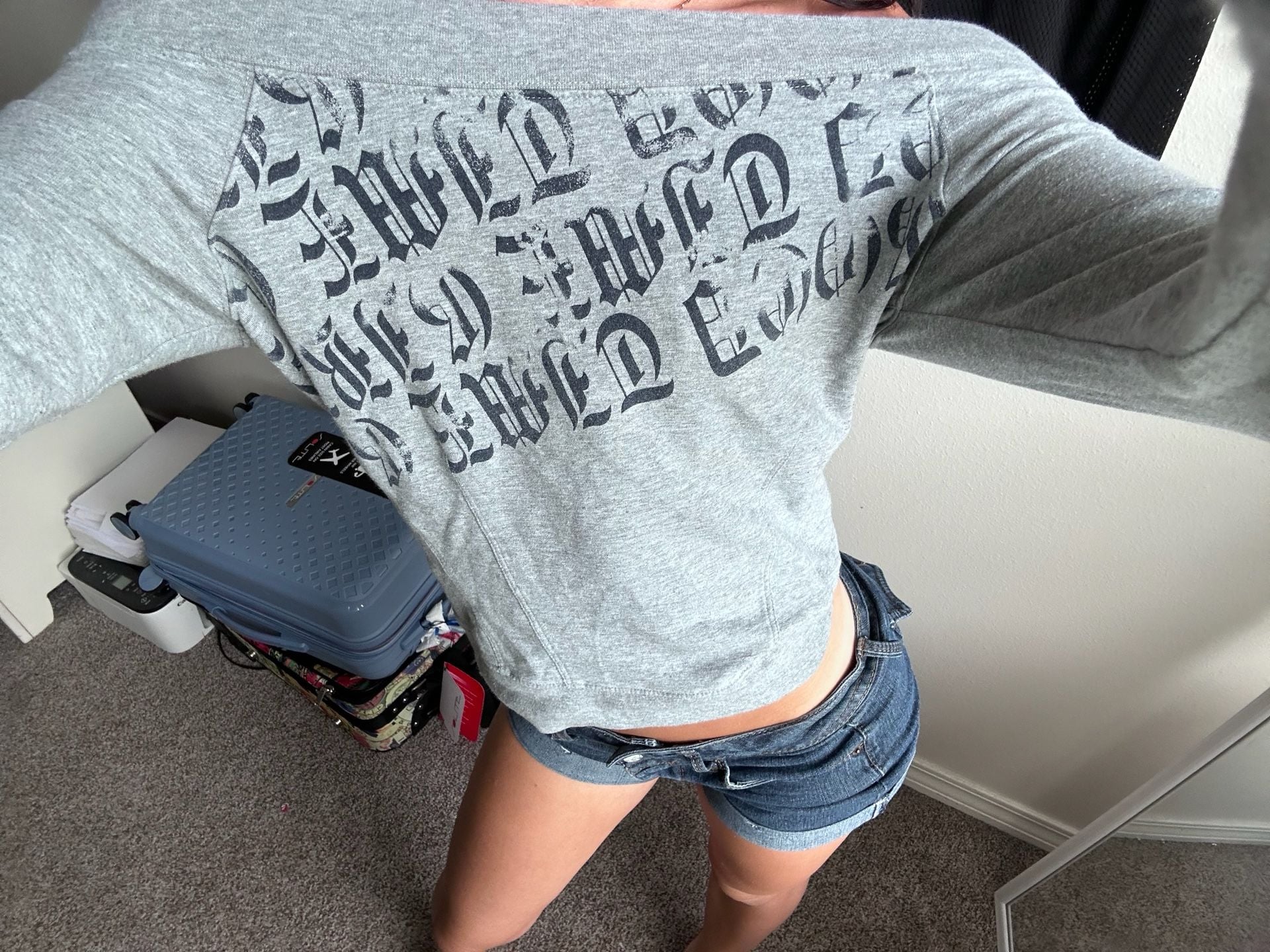 Grey Off-The-Shoulder Long Sleeve Graphic Top 2