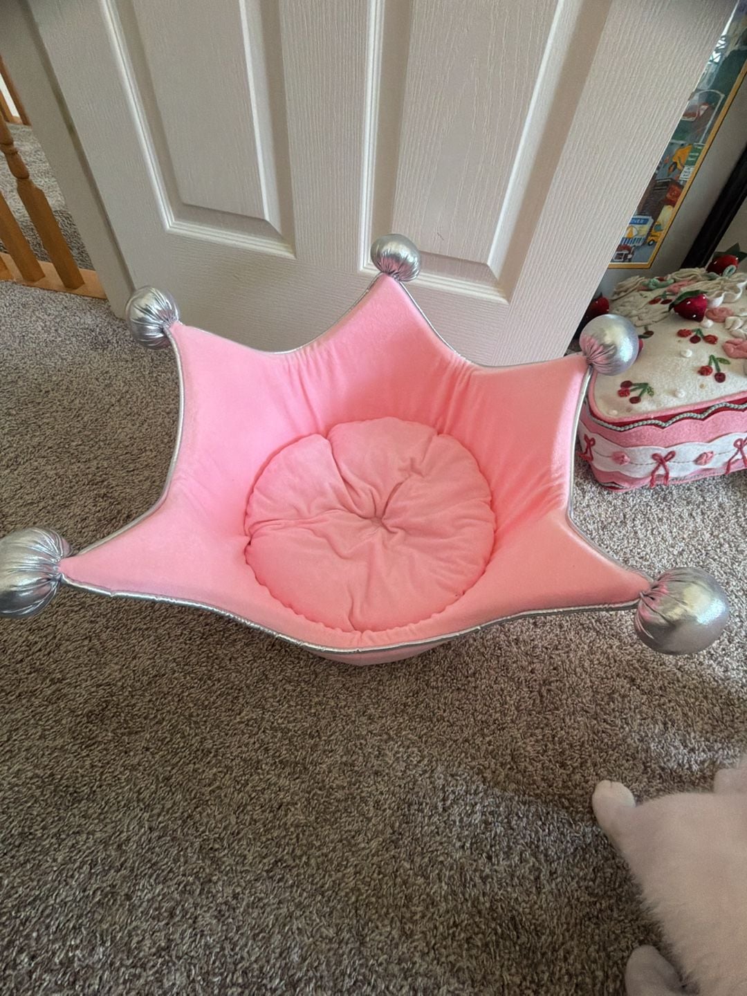 Pink Crown Shaped Pet Bed 1