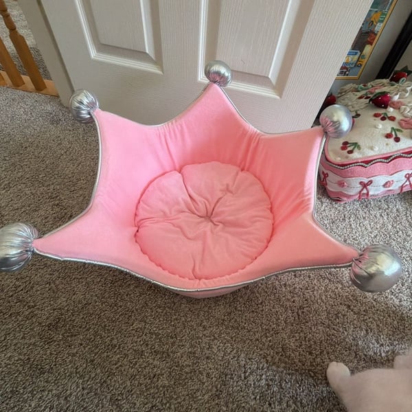 Pink Crown Shaped Pet Bed