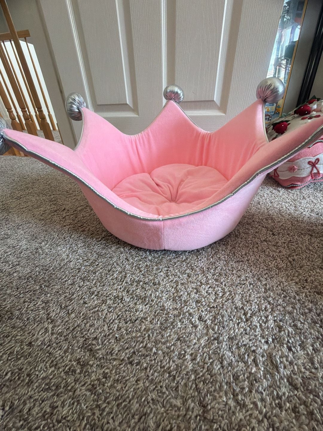 Pink Crown Shaped Pet Bed 2