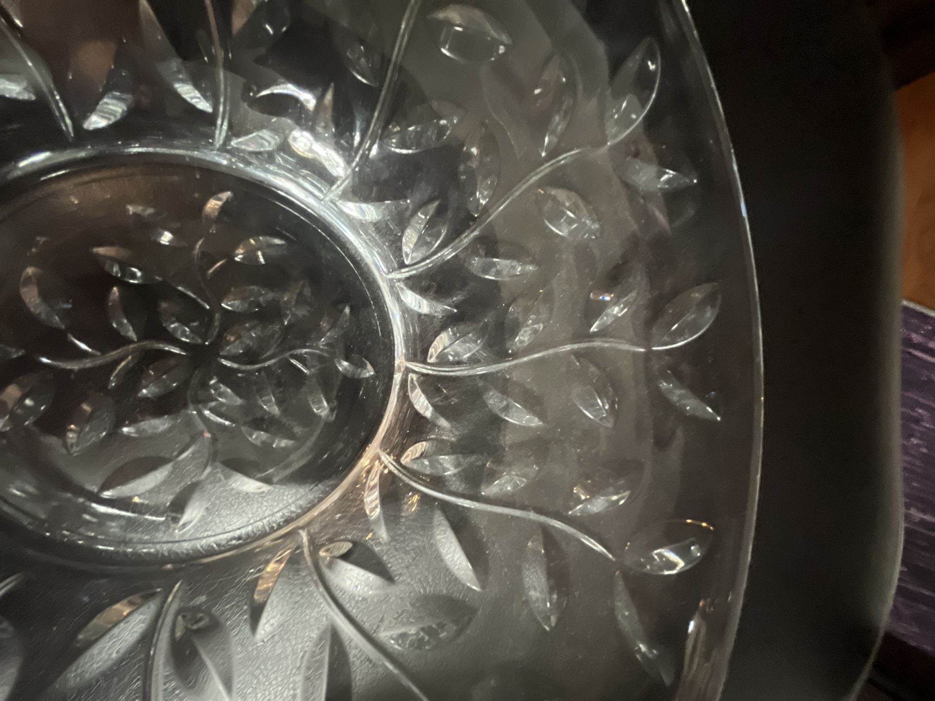 Vintage Clear Pressed Glass Leaf Pattern Serving Bowl 3