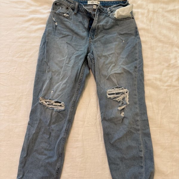 Abercrombie and fitch light wash ripped mom jeans, size 4