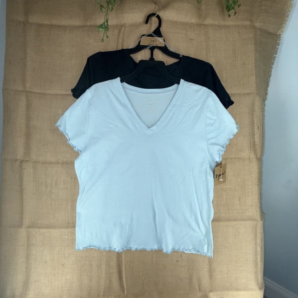 Urban Rebel 2-Pack V-Neck Lettuce Edge T-Shirts Size 2X