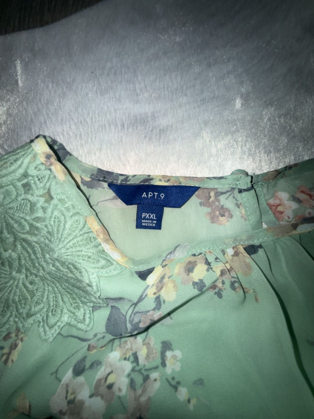 Women’s Blouse Bundle – 5 Tops (XL/Plus Size Mix) 10