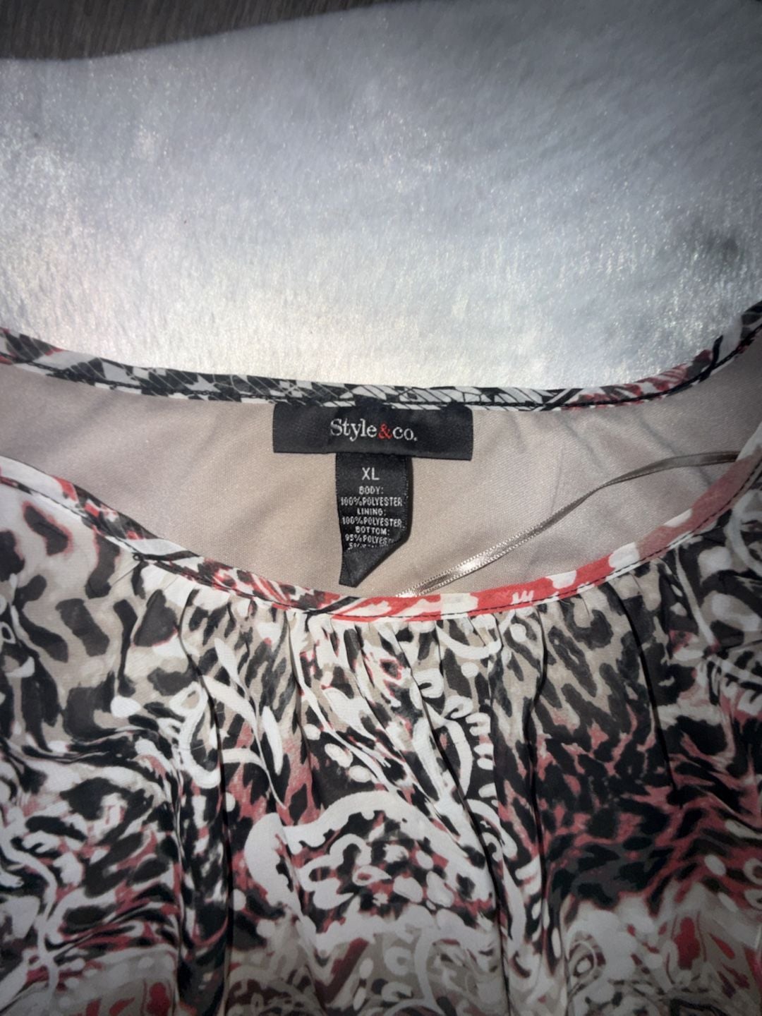 Women’s Blouse Bundle – 5 Tops (XL/Plus Size Mix) 13