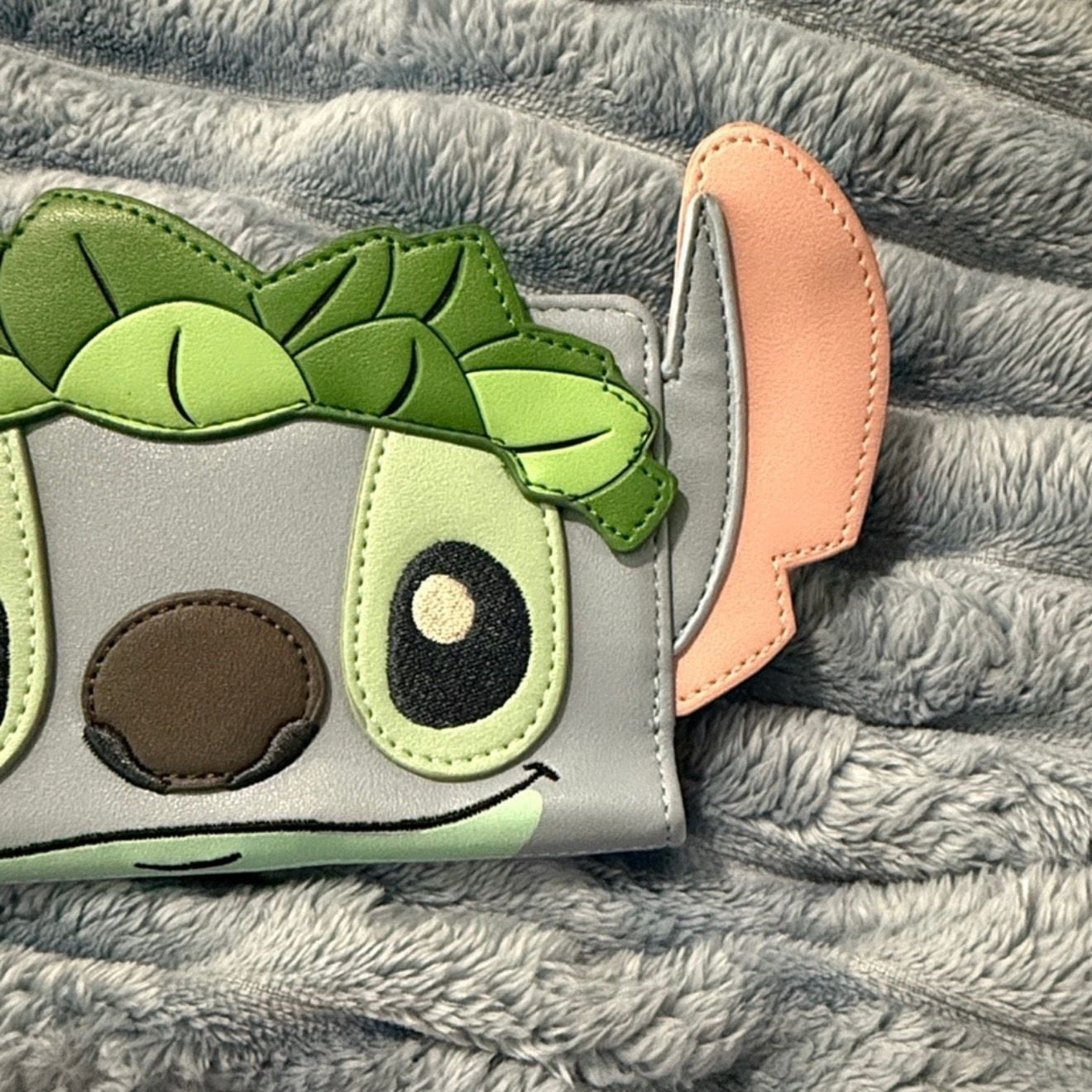 Disney Loungefly Lilo & Stitch Luau Stitch Zip Around Wallet 6