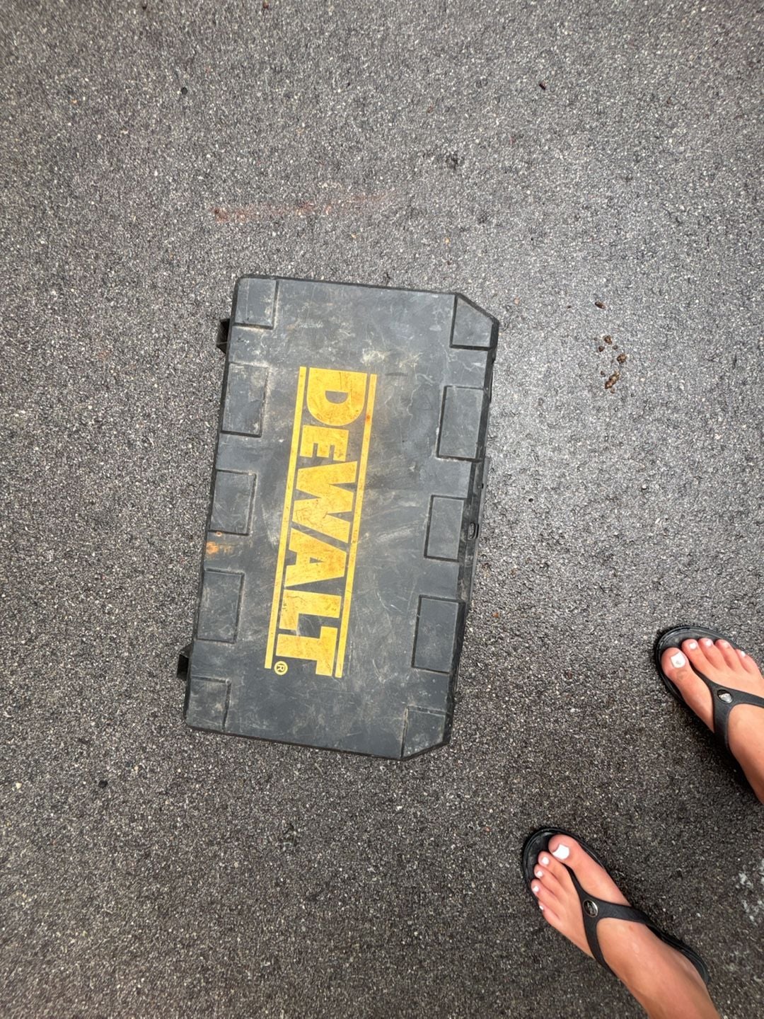 DeWalt Corded Rotary Hammer Drill with Carrying Case 1
