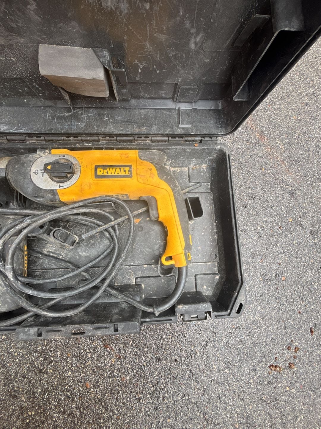 DeWalt Corded Rotary Hammer Drill with Carrying Case 5