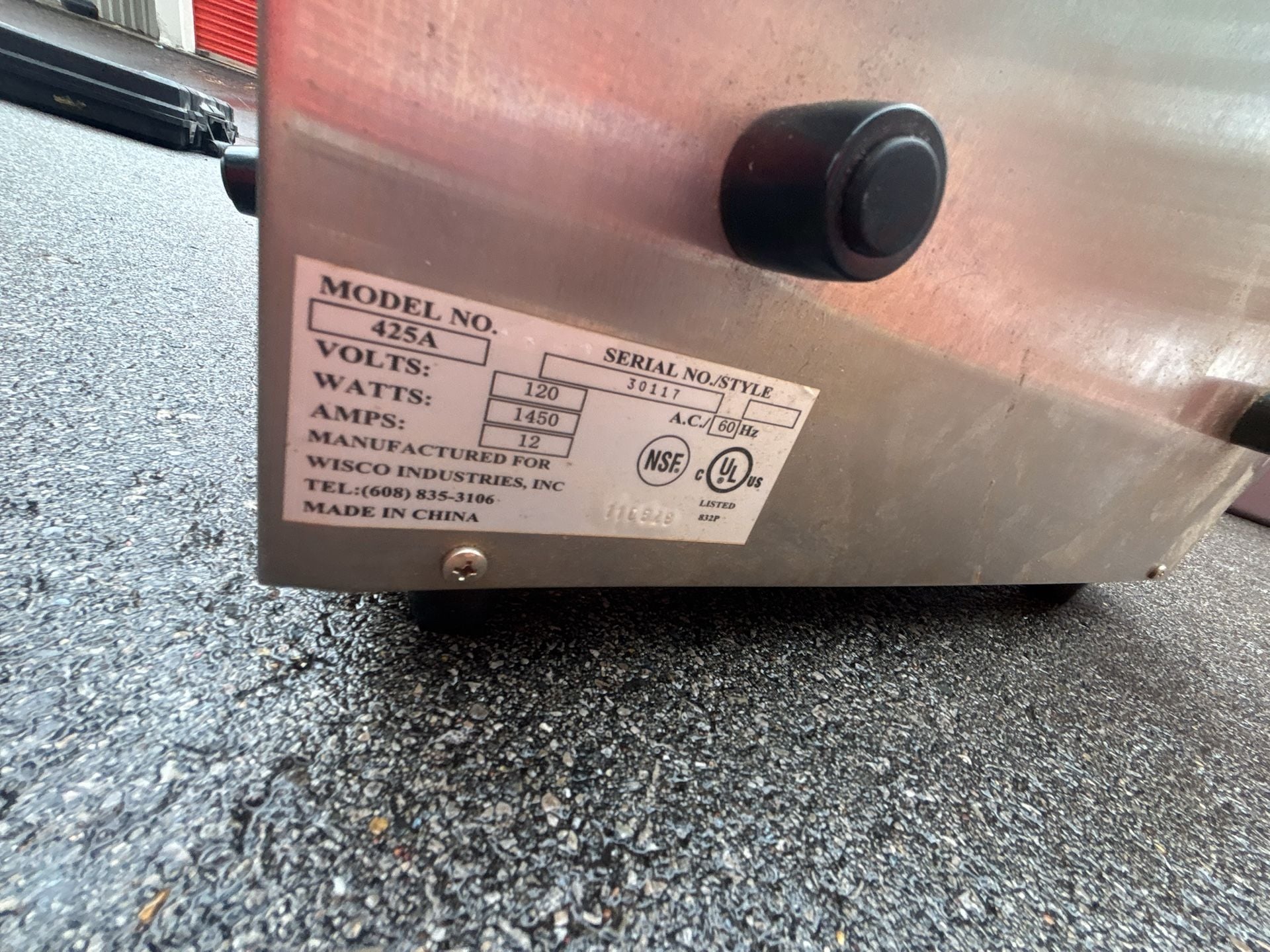 Wisco Industries Model 425A Digital Countertop Pizza Oven 7