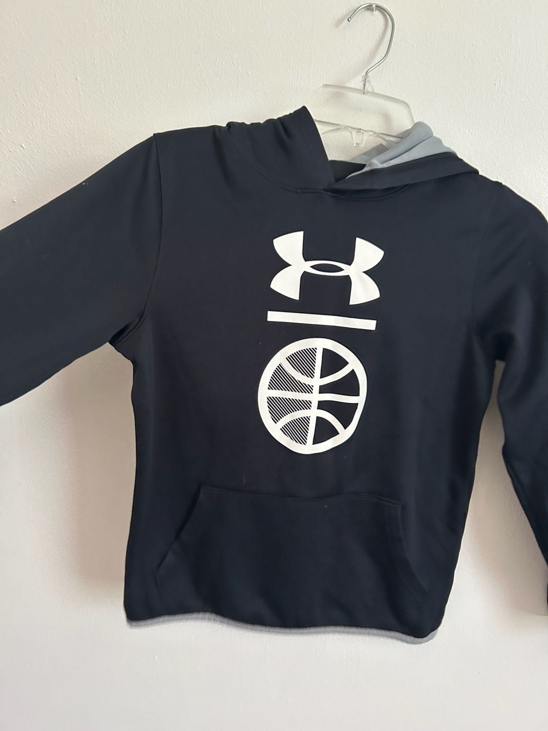 Under Armour Boys Basketball Graphic Hoodie Black Gray 4
