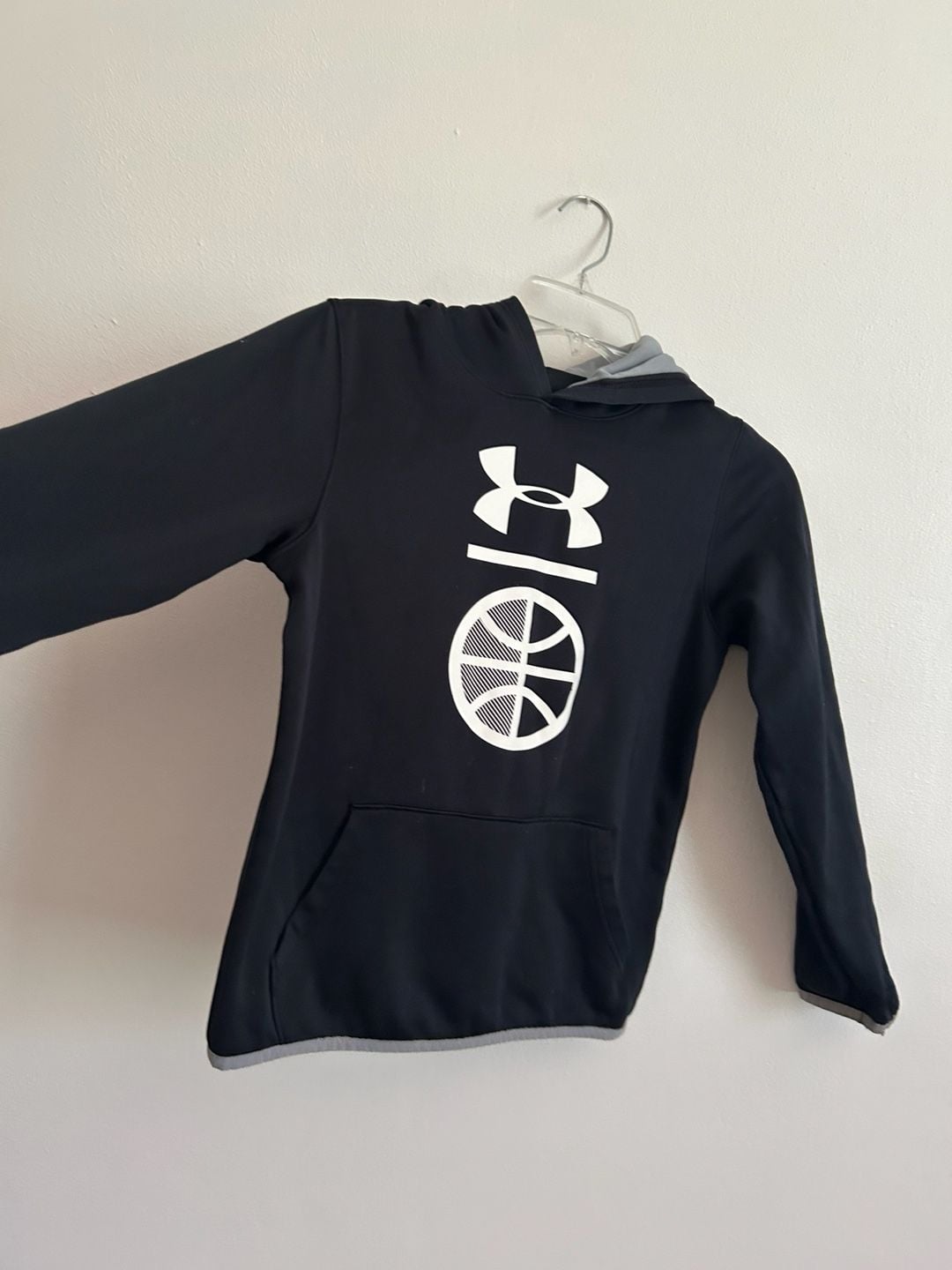Under Armour Boys Basketball Graphic Hoodie Black Gray 5