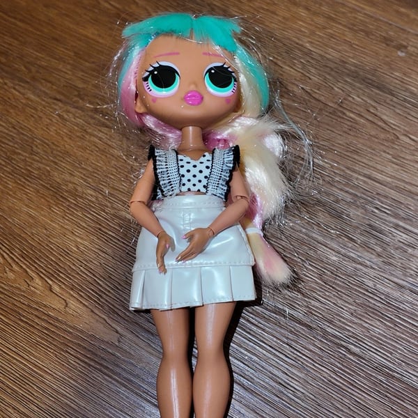 L.O.L. Surprise! O.M.G. Candylicious Fashion Doll – 9.5" Used