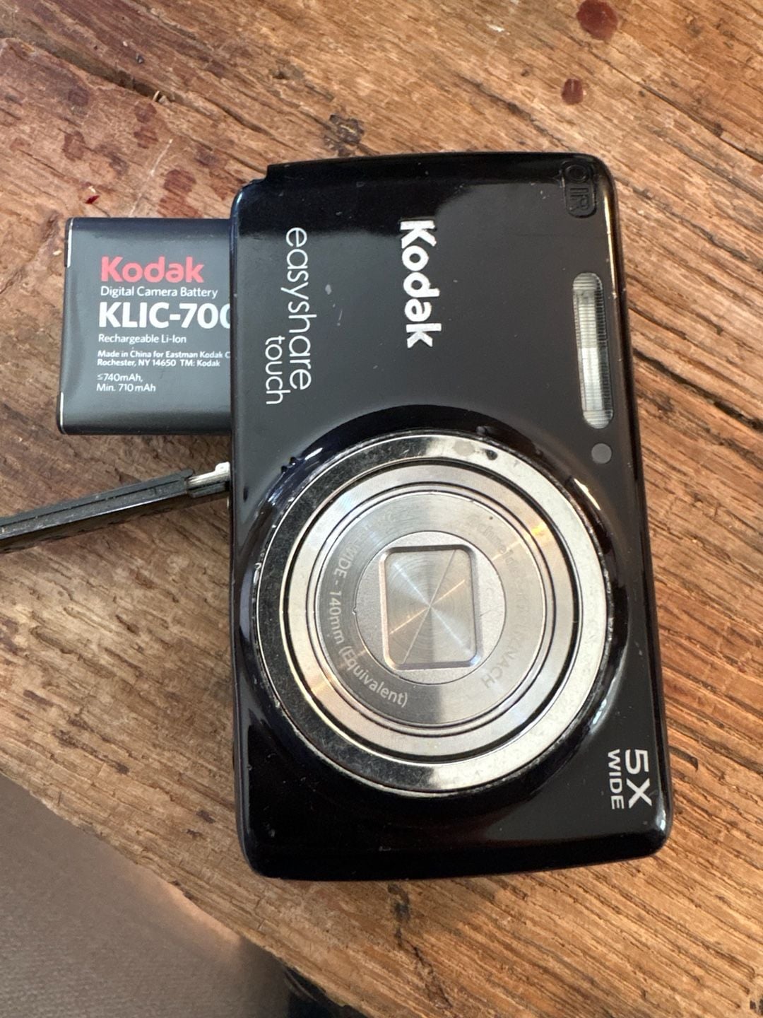 Kodak Easyshare Touch Digital Camera with KLIC-7006 Battery 1