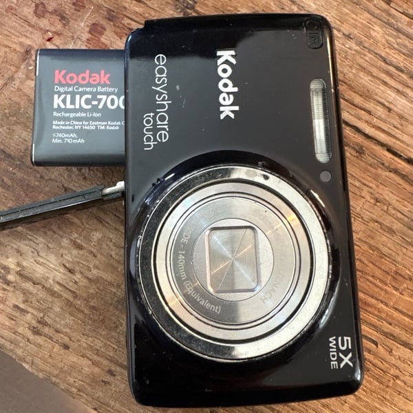 Kodak Easyshare Touch Digital Camera with KLIC-7006 Battery