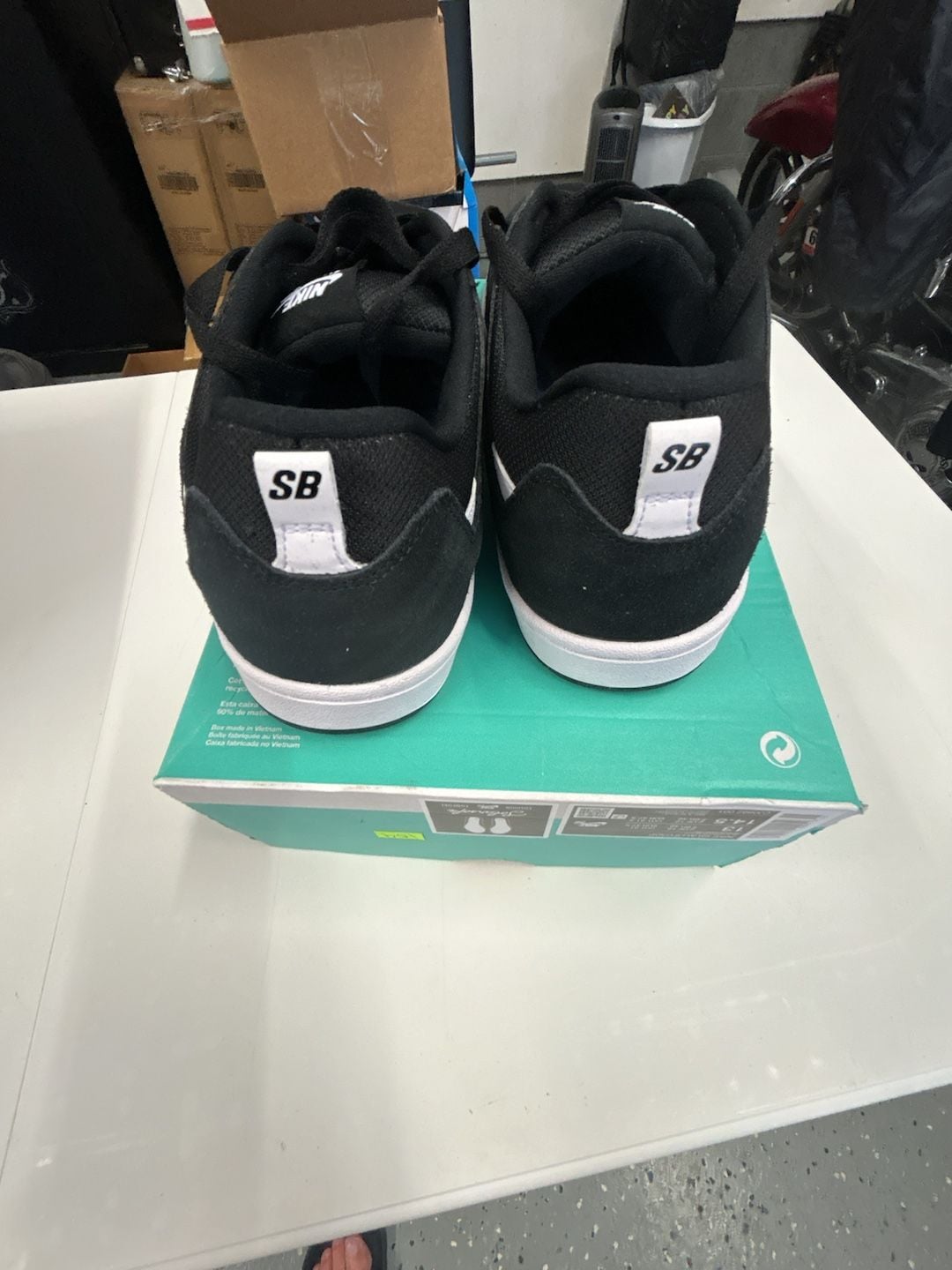 Nike SB Alleyoop Skate Shoes Black/White Size 13 7