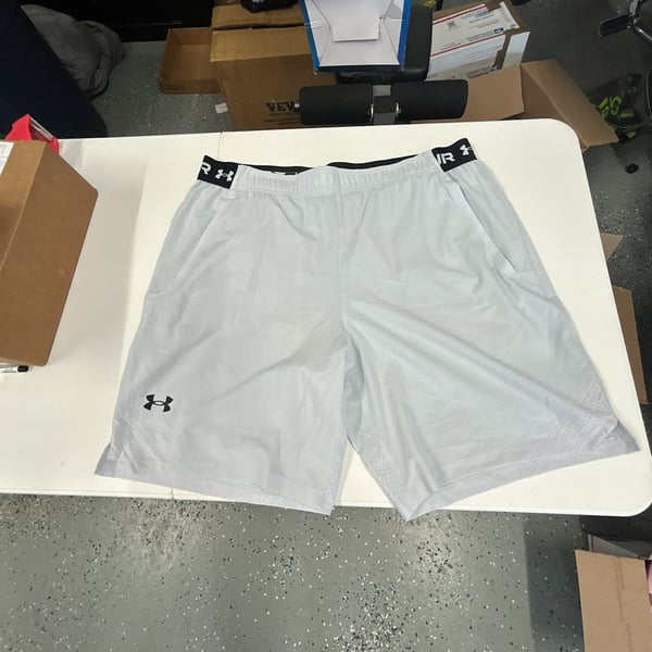 Under Armour Fitted Athletic Shorts Gray Size XL