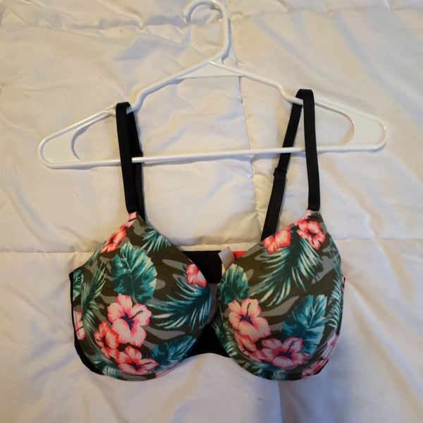 Victoria's Secret PINK Wear Everywhere Push-Up Bra 34D Tropical Floral Camo 
