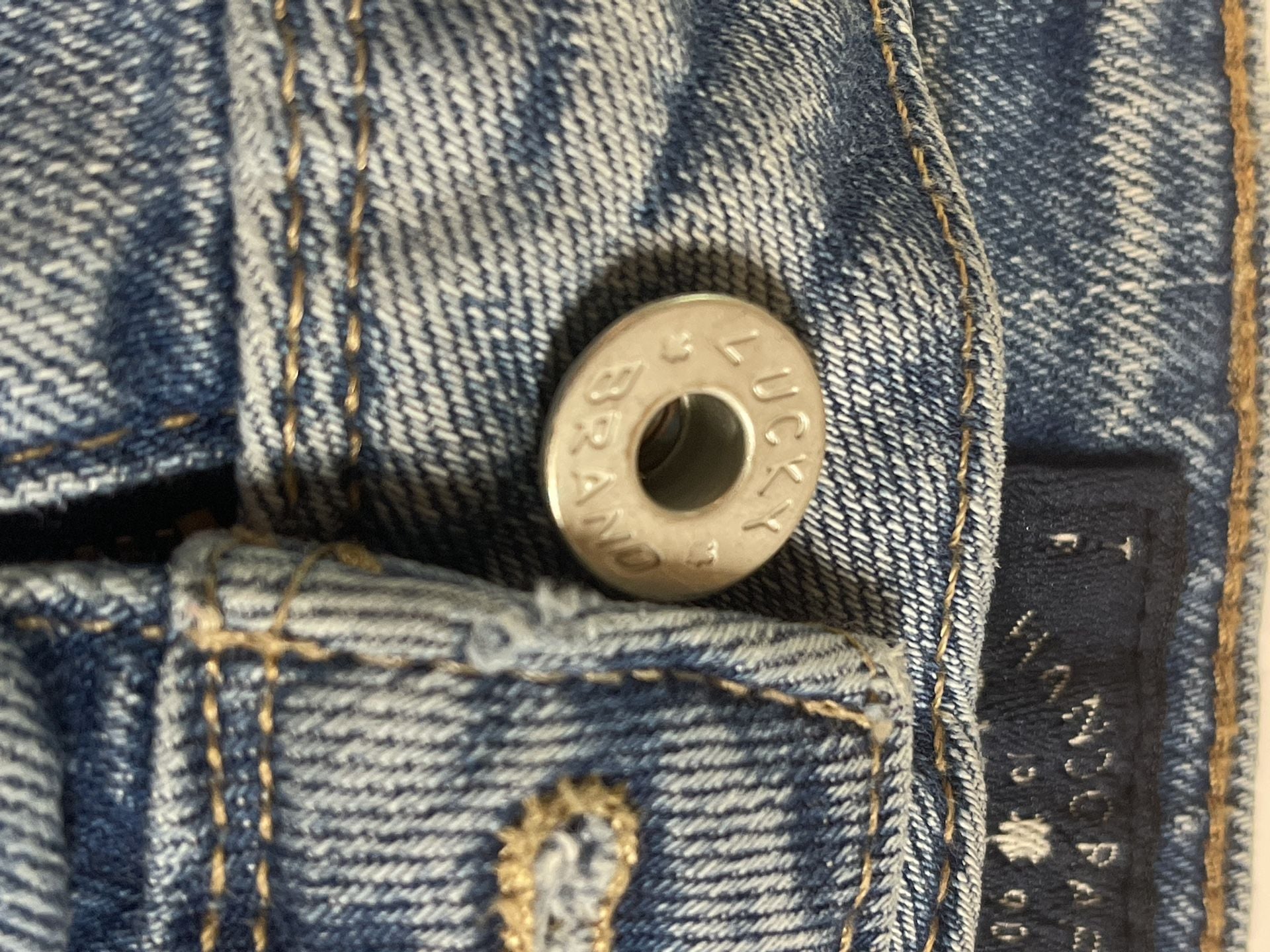 Lucky Brand Georgia Short 20W Distressed Star Patch Denim Shorts 6