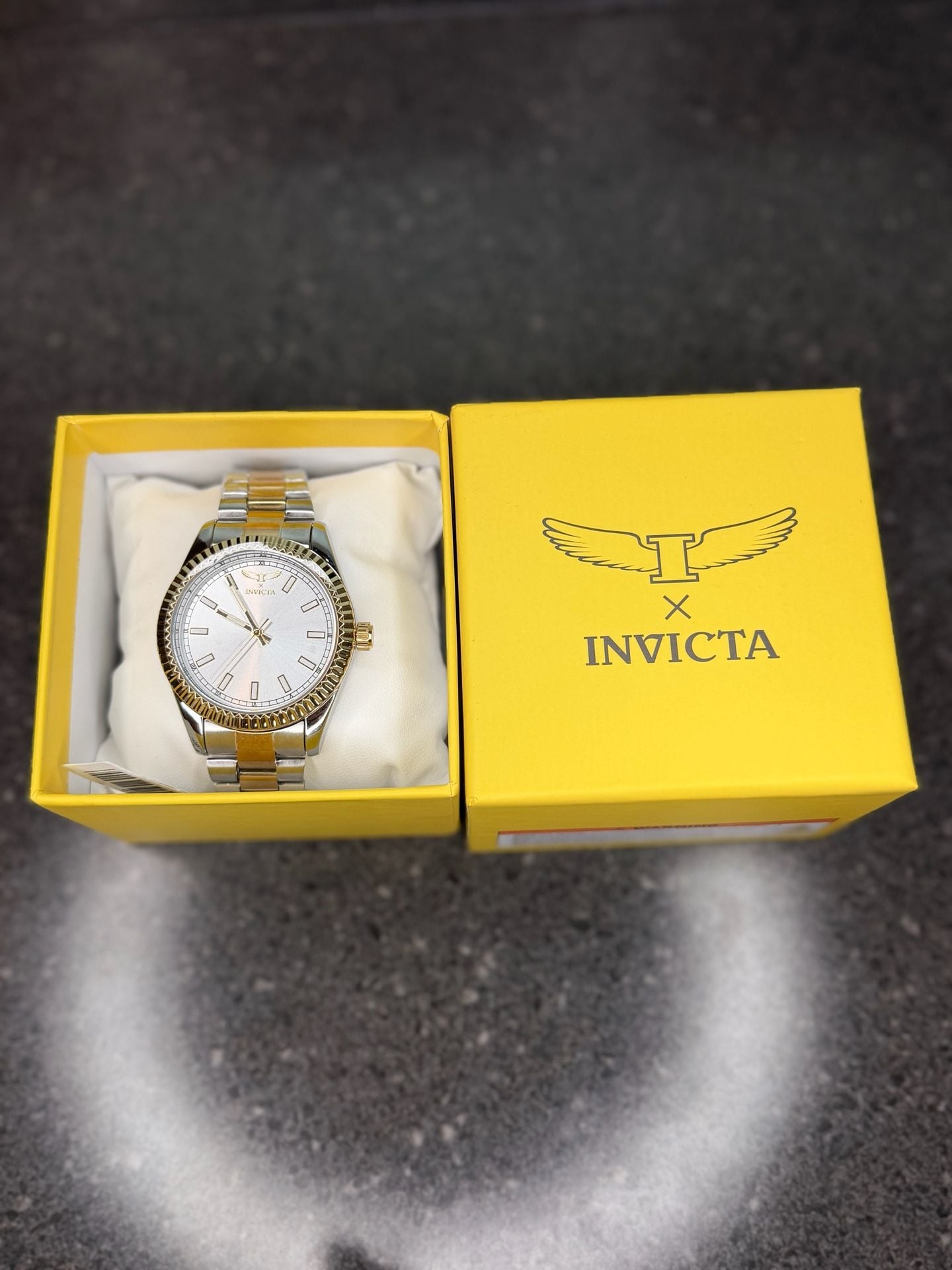 Invicta Specialty I Model 69010 Two-Tone Quartz Watch 8
