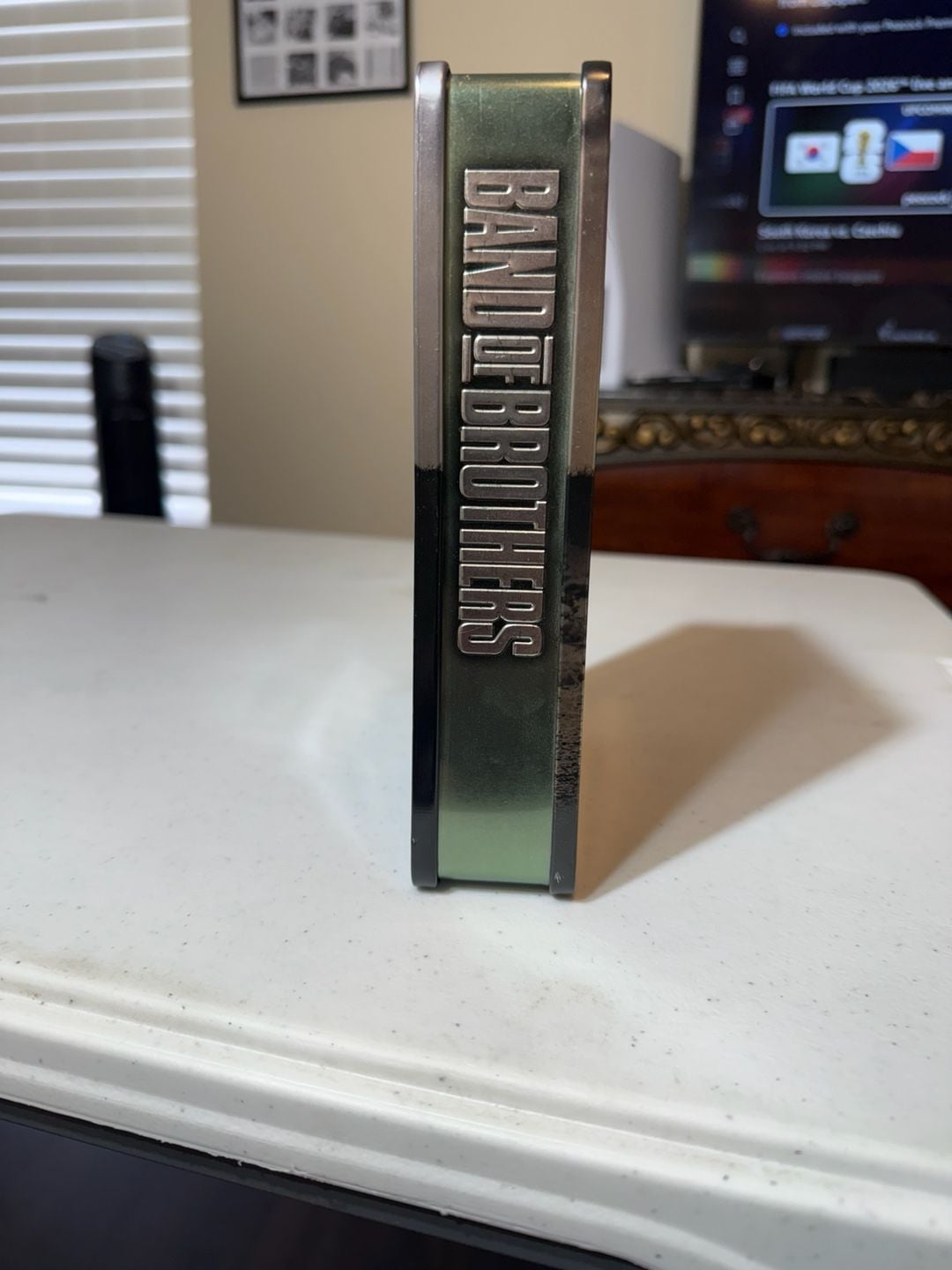 Band of Brothers Complete Series DVD 6-Disc Set in Commemorative Metal Tin 2