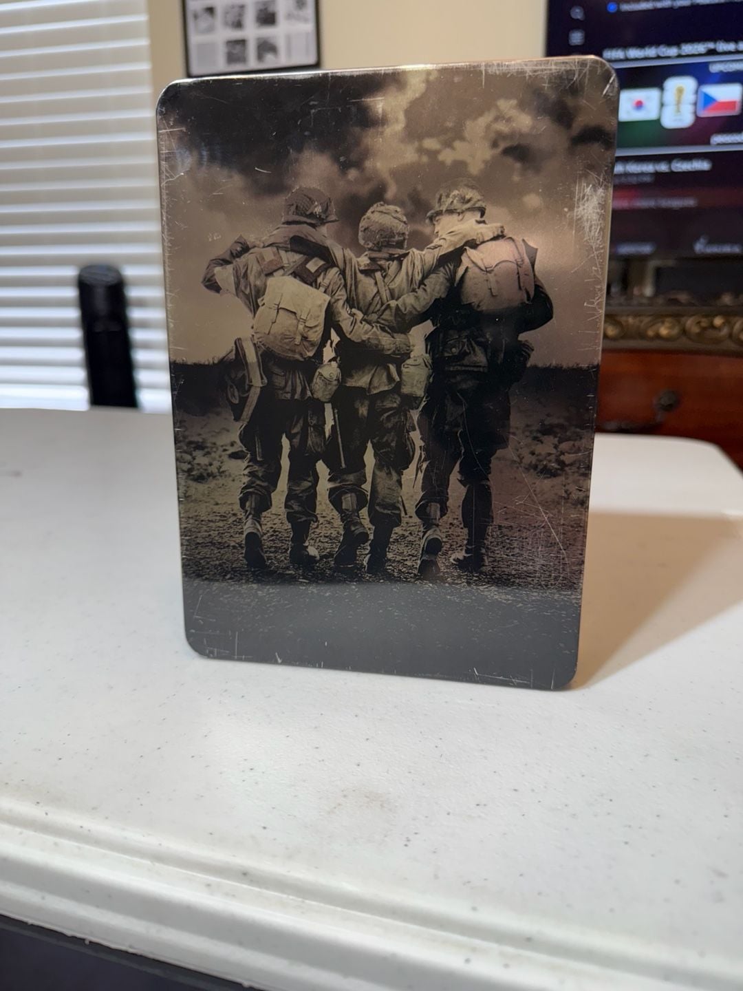 Band of Brothers Complete Series DVD 6-Disc Set in Commemorative Metal Tin 3