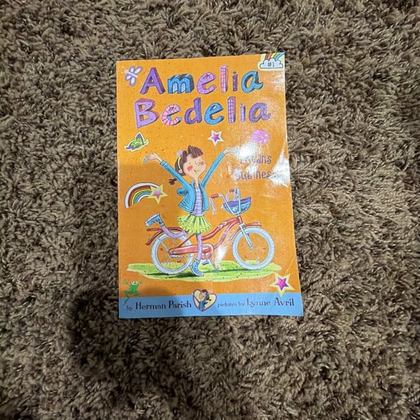 Amelia Bedelia Chapter Book #1: Amelia Bedelia Means Business by Herman Parish