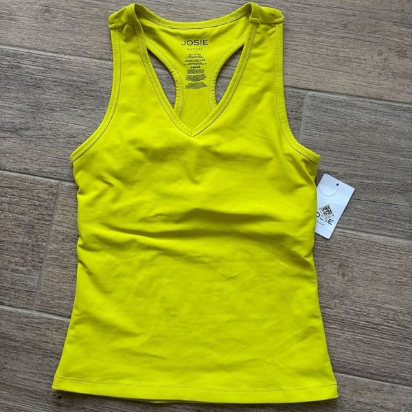 Josie Natori Sport Solstice V-Neck Racerback Athletic Tank Top Citron
Stain pictured in 2 that should come out with wash