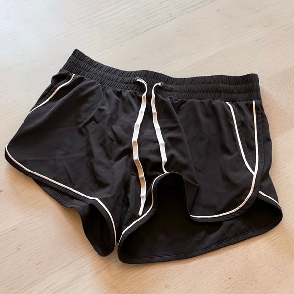 Love & Sports Women's Active Dolphin Shorts with Contrast Piping