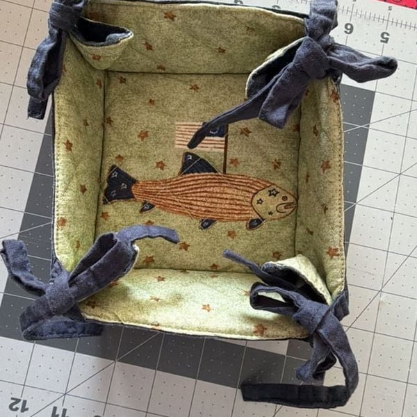 Park Designs Carol Endres American Primitive Quilted Fabric Bread Basket with Fish and Betsy Ross Flag