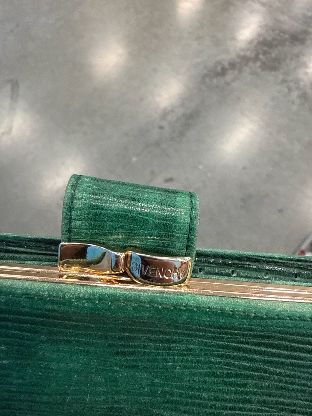 Givenchy Vintage Green Ribbed Lizard-Embossed Leather Kiss Lock Continental 4