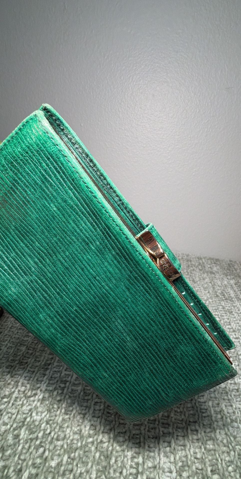 Givenchy Vintage Green Ribbed Lizard-Embossed Leather Kiss Lock Continental 6