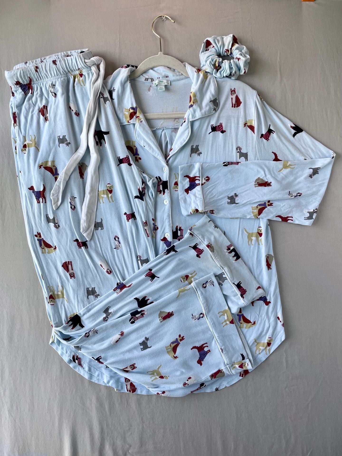 dip Eco-Friendly 3-Piece Sleepwear Christmas Dogs Pajama Set with Scrunchie 1