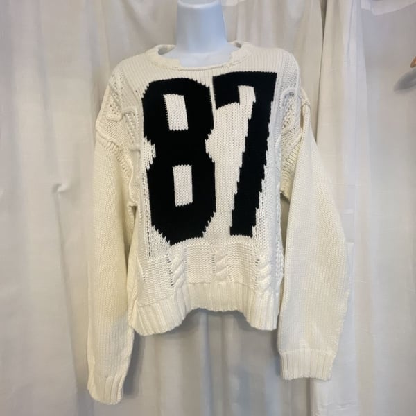 87 Varsity Cable Knit Cropped Pullover Sweater
Chunky
Soft
Crew neck
Varsity
M